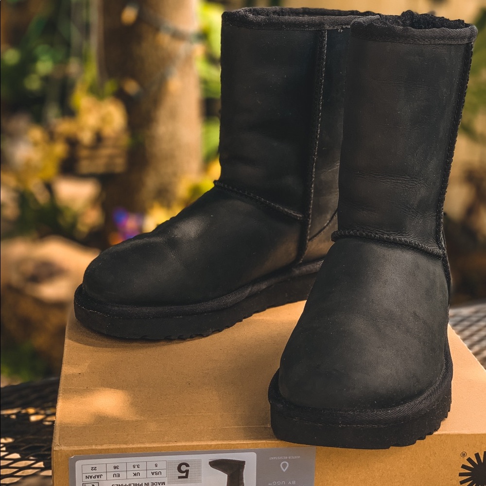 NWOT black water resistant uggs